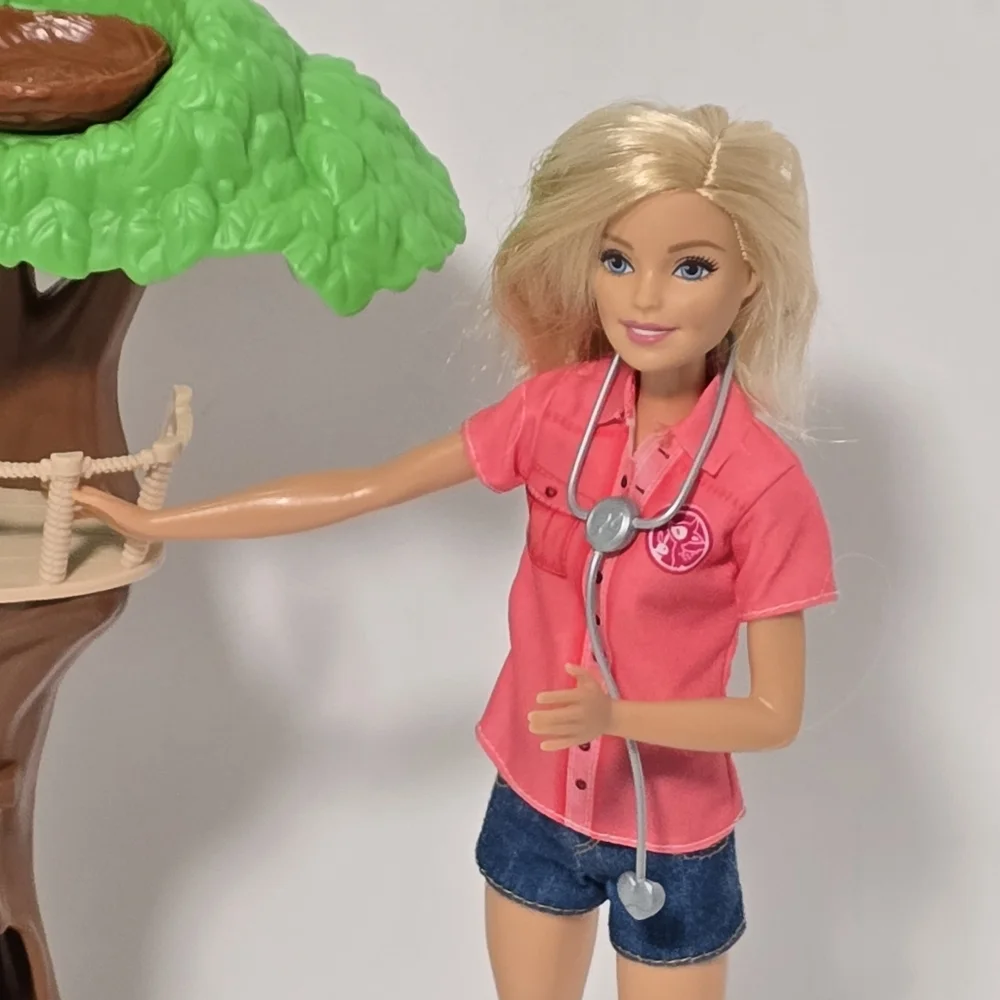 Barbie Animal Rescuer Doll Playset - FCP78 Vet Doll And Treehouse Animals - Picture 3 of 16